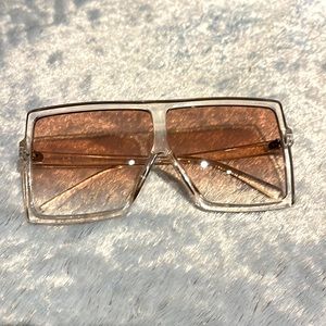 *Like New* Nude/Tan Ombré GLAM Shades